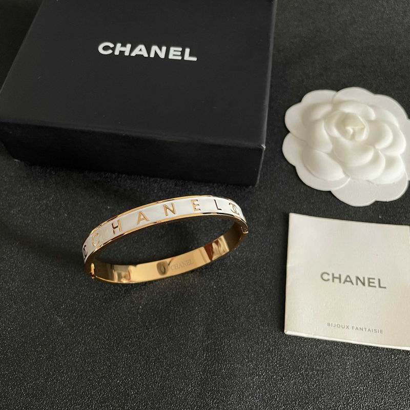 Chanel Bracelet 06yxs02